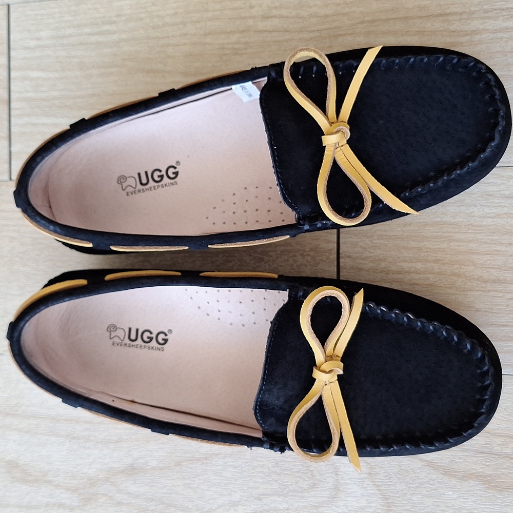 UGG Moccasin Women's Black Suede Slip On Shoese Size 35 - Picture 2 of 12